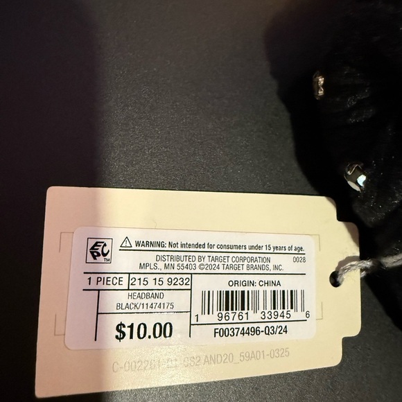 NWT spa headband set with wrist bands. 2 black headband. Target. Box dented - Picture 2 of 7